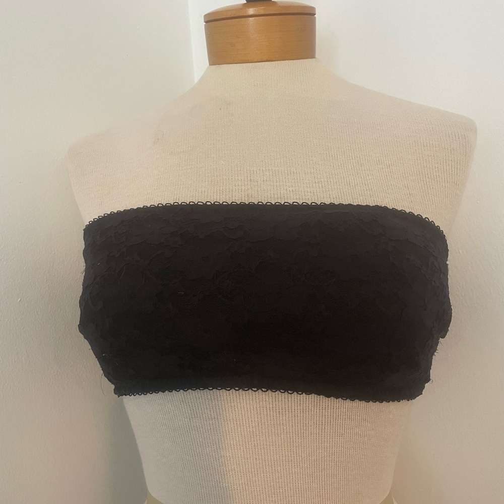 Bandeau lace with pads in front strapless‎ bra size M/L
